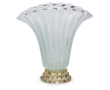 Gr. Fächervase,Barovier &amp; Toso/ Murano um 1980. Farbloses Glas m. hell-türkiser Pulverein- schmelzung sowie Luftblasen- u