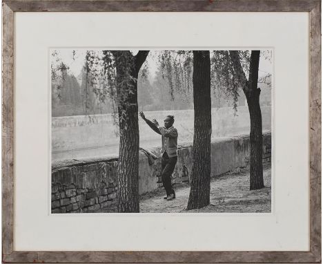s/w Fotografie Barbara Klemmgeb. 1939 Münster "Peking, China" 1985 verso sign., bez. u. dat. sowie mit Widmung und dem Fotogr