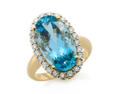 Ovaler Aquamarin-Brillant-Ring.18 kt GG, mittig besetzt m. 1 oval facettierten Aquamarin v. 8,20 ct umgeben v. 24 kl. Brillan