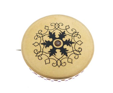 Yellow metal bar brooch of circular design set central pearl within black enamel decoration, reverse stamped 15ct, 3.5cm diam