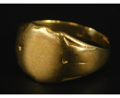 An 18ct gold signet ring, 7g.