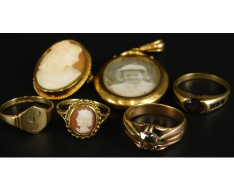 Various 9ct gold and other jewellery, to include a 9ct gold cameo framed brooch, a 9ct framed locket, a silver stone set dres