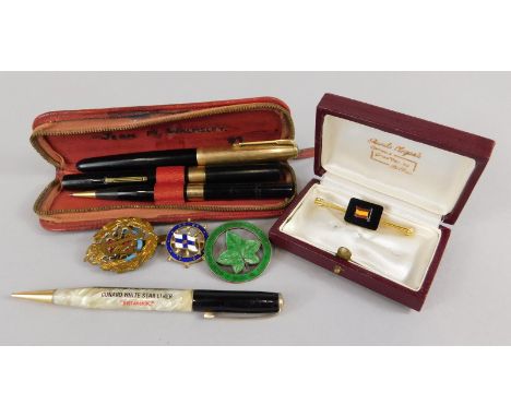 Various collectables, to include pens, silver and enamel badge for Croydon High School for Girls etc.