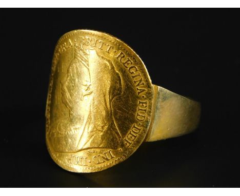 A Victorian half gold sovereign dress ring, flattened and shaped to a 9ct gold mount, dated 1900, 5.4g all in