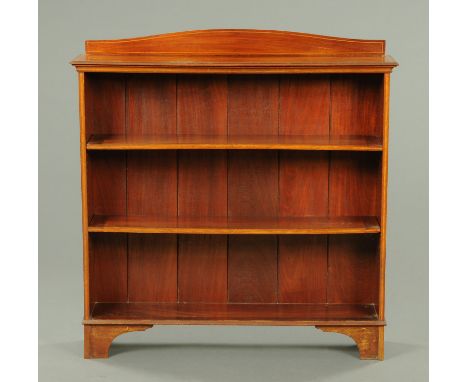 An Edwardian inlaid mahogany open shelf unit, with rear pediment, moulded edge and raised on bracket feet.  Width 107 cm.    