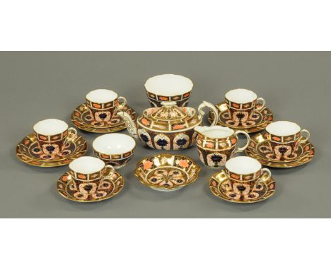 A Royal Crown Derby tea set, comprising teapot, 6 cups, 6 saucers, sugar basin, milk jug, bowl, 4 side plates and shaped plat