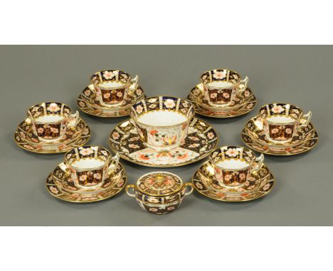 A Royal Crown Derby tea service, 6 cups, 6 saucers, 6 plates, large plate, lidded sugar basin and slop bowl.