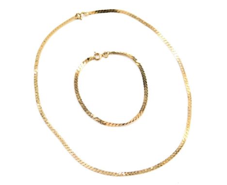A necklace and bracelet set, the byzantine link chain, yellow metal stamped 375, the necklace 40cm long, the bracelet 18cm lo
