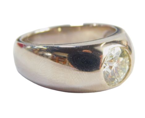 An 18ct white gold diamond set gentleman's signet ring, set with a 2ct round brilliant cut diamond, in a rub over setting, co