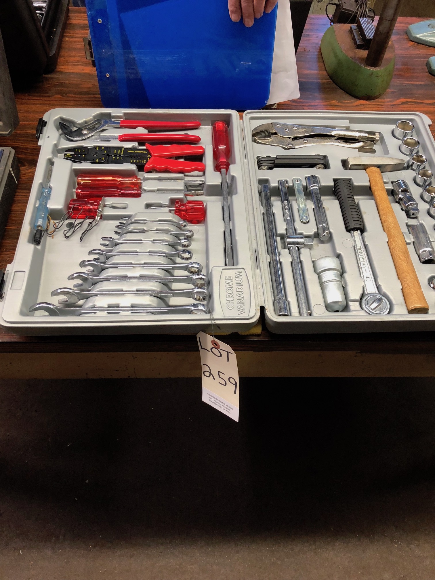 1 CHROME VANADIUM TOOL SET