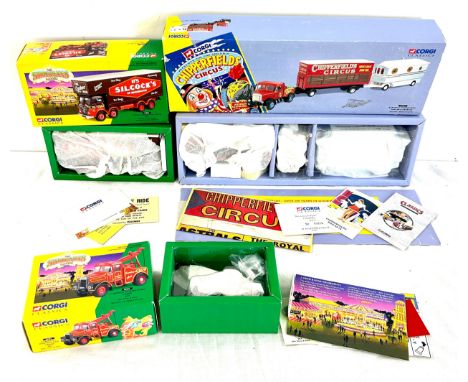 Original, boxed as new Corgi Scammell Highwayman trailer and caravan - Chipperfields Circus No. 97885, Boxed Corgi Classics: 