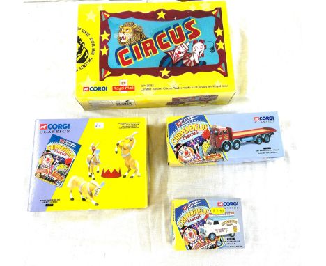 Original Corgi Classics CP10502 - Royal Mail Circus Trailer Set , Corgi Classics 31901 Mary Chipperfields Liberty Horses Set,