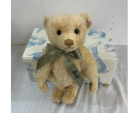 Boxed Steiff bear, 2010 growler 663390 