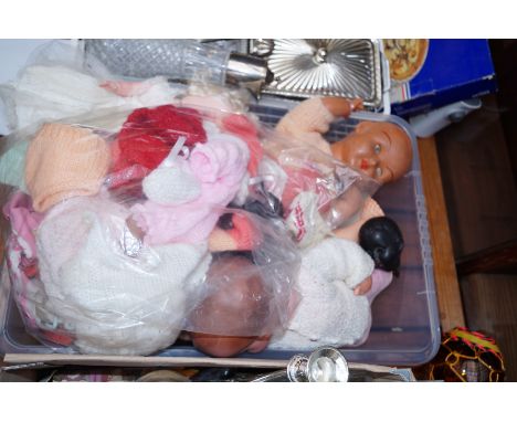 Group of vintage dolls and accessories 