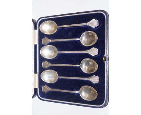 Mappin and Webb cased set of six silver art deco teaspoons with engine turned fan-burst terminals, Birmingham, 1932 