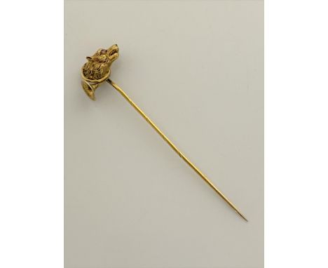 A 15ct gold fox hunting horn pin 6.1g.