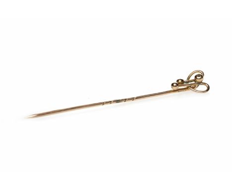 ORNATE TIE PINwith a knotted bow motif terminal, 54mm long, in nine carat gold, 0.8g