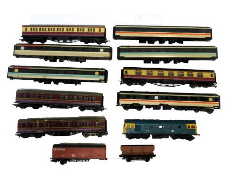 Mainline, Airfix and other OO gauge coaches and rolling stock, including coaches, Intercity coaches, wagons, etc. (1 tray)