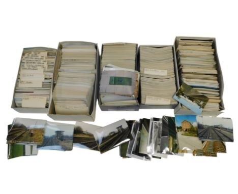Railway related pictures and postcards, including locomotives, stations, etc. (1 shelf) 