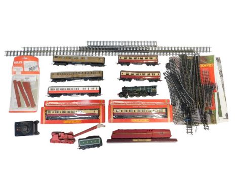 Hornby, Tri-ang and other OO gauge locomotives, rolling stock and accessories, including Hornby class A1 4472 Flying Scotsman