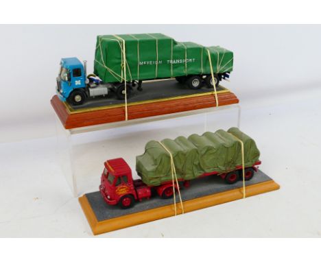 Corgi - Other - Modified - 2 x unboxed trucks in 1:50 scale which have been modified and repainted and mounted on wooden plin