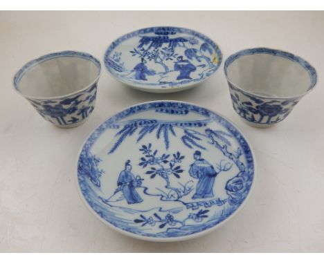 Four late 17th / early 18th century Chinese blue and white Kanxi / Yongzheng period porcelain items, to include a pair of sca