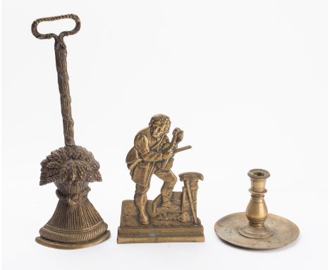 A Victorian brass door porter cast as a wheatsheaf, mid 19th century; with a foliate cast loop handle on a beribboned reeded 