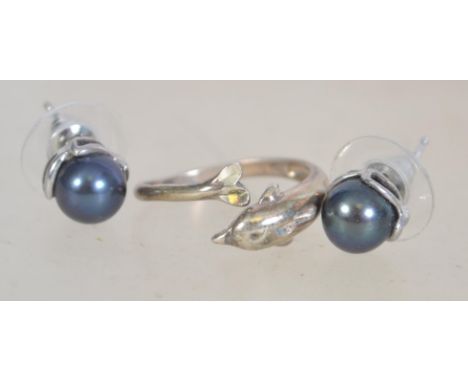 A silver 925 ladies dress ring in the form of a dolphin together with a silver pair of pearl stud earrings with posts. Size N