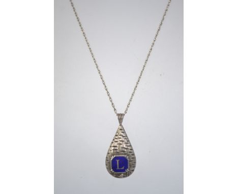 A silver rope linked necklace chain having an enamel set pear drop pendant with enamel roundel marked ' L ' Weight 5.6g / Siz
