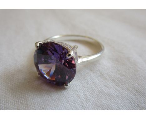 Silver amethyst ring