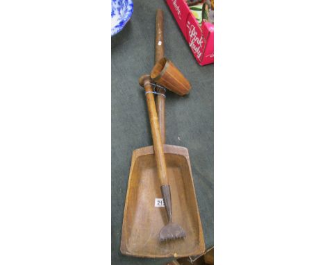 2 wooden tools and cup