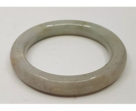 A Qing dynasty Chinese jade bangle, external diameter 7.8cm.