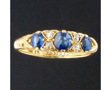 18ct gold sapphire and rose diamond graduated ring, Chester 1907, ring size K, gross weight 3.3g