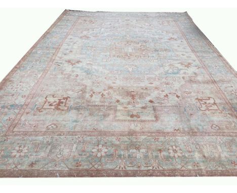 FINE PERSIAN SERAPI DESIGN CARPET, 537cm x 378cm. 