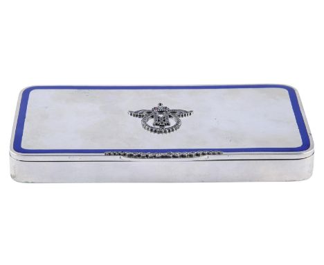 Große Deckeldose mit Monogramm Im Stil von Fabergé, 2. H. 20. Jh. Flachrechteckige Form mit abgerundeten Ecken; der Klappdeck