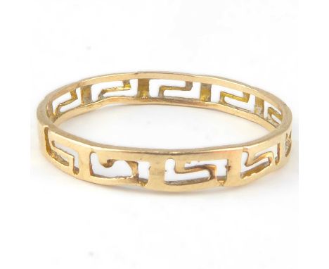 A 14ct gold band ring with open Greek key design, size S, approx. 1g.