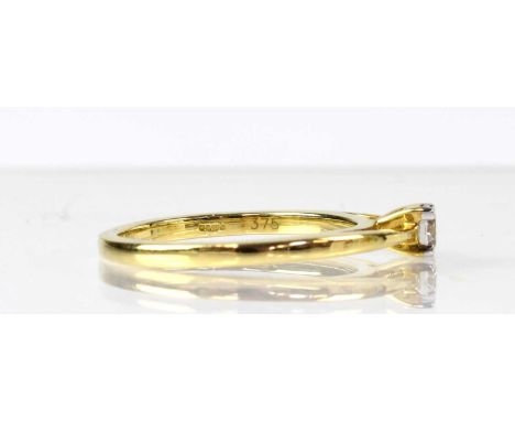 A 9ct yellow gold ring set with central solitaire diamond, approx. 0.1ct, size L, approx. 2g.