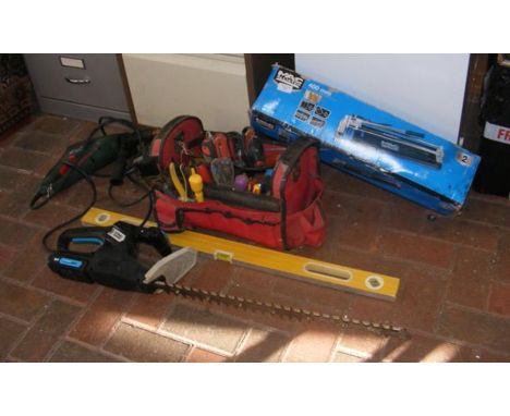 Assorted hand and power tools including a flex sander, hammer drill, hedge trimmer etc.