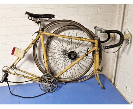 A vintage road bike (dismantled) 
