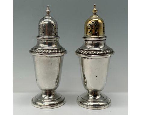 Magnificent vintage sterling silver 82g duo of containers with a footed base and a gadroon border. Gorham Sterling 759 backst