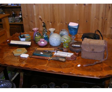 A sundry lot of collectables, including Mdina glass, Parker Pen, vintage cameras, etc. 