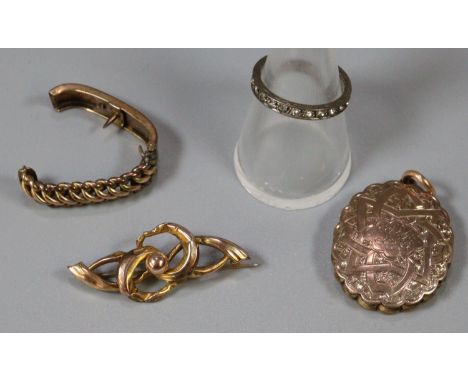 Bag of mainly 9ct gold items to include: locket, brooch etc together with a silver dress ring.   (B.P. 21% + VAT) 