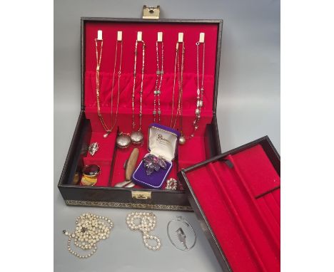 Jewellery box comprising assorted jewellery and other items to include: silver bangle marked 835, marcasite brooches, chains 