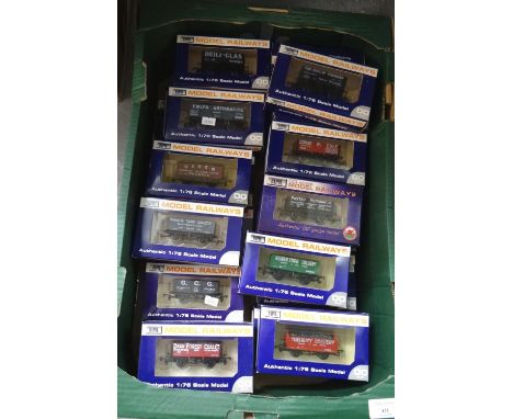 Box comprising Dapol OO gauge 1:76 scale model railway wagons, all in original boxes.   (B.P. 21% + VAT) 