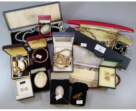 Box of assorted costume jewellery to include: brooches, dress ring, glass necklaces, earrings etc.   (B.P. 21% + VAT) 