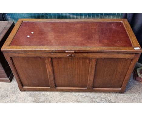 Early 20th century oak trunk/blanket box with fielded panels.   (B.P. 21% + VAT) 