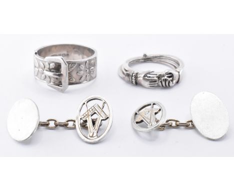 A group of 20th Century silver jewellery to include a Victorian antique style buckle ring with moulded floral decoration (hal