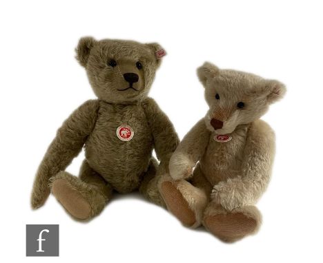 A Steiff 400520 Margarete's Teddy Bear 1909 Replica, light blonde mohair, limited edition 833 of 1909, chest tag and certific