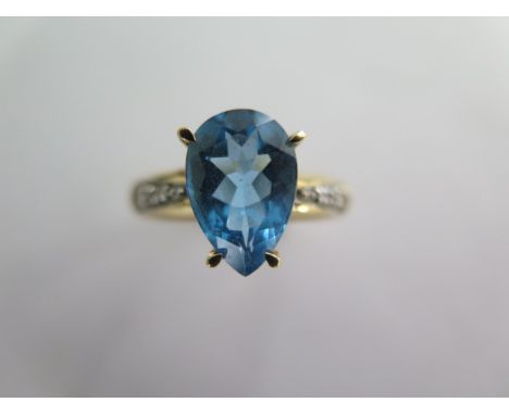 A 9k Swiss blue topaz and diamond yellow gold ring size R - approx weight 3.6 grams - almost unworn 