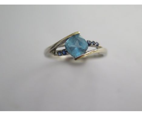 A 9k AAA Ceylon sapphire white gold ring size R - approx weight 2.5 grams - almost unworn condition 